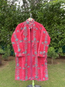 Chaqueta Bomber Larga de Terciopelo Premium con Bordado Aari |   Abrigo de Invierno Unisex de Lujo con Forro de Algodón |   Algodón Transpirable - Product Image 2