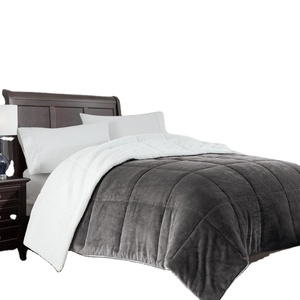 Housse de couette réversible matelassée en microfibre gris foncé et blanc, automne-hiver, lavable en machine, hypoallergénique, garnissage en polyester - Product Image 4