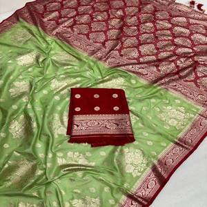 Sari de Seda Dola Premium VASTRA COTTAGE con Teñido Tradicional Tapela Chap y Tejido Zari Dorado - Product Image 3