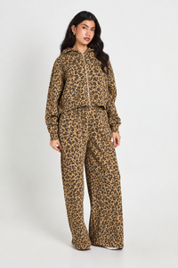 Custom Women's Original Leopard Print Matching Tracksuit Set With <b>Cropped</b> <b>Zip</b> <b>Up</b> <b>Hoodie</b> And Loose Fit Wide Leg Joggers Wholesale - Product Image 3
