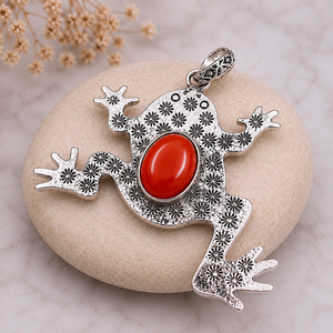 Collier décoratif grenouille en cornaline hydro-synthétique, avec breloque botanique en laiton sertie, plaqué or/argent, unisexe, marque privée - Product Image 3