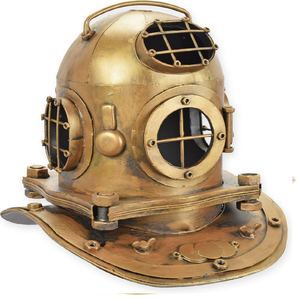 Réplica de casco de buceo de aguas profundas en latón brillante, mostrado en múltiples ángulos con ventanas de visión cruzadas y un cuello acampanado. - Product Image 6