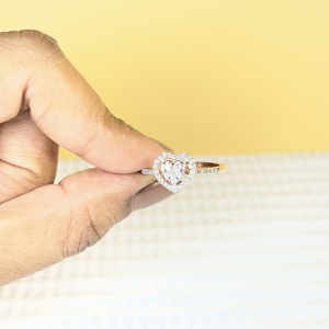 Anillo de Compromiso de Lujo de Oro Amarillo de 14K para Mujer con 42 Diamantes Naturales de Corte Brillante Redondo y Diamantes Laterales Rellenos de Color Blanco H - Product Image 3