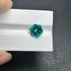 Diamante hexagonal verde color Paraiba cultivado en laboratorio, claridad VVS VS, piedra preciosa geométrica única para la fabricación de anillos de joyería. - Product Image 1
