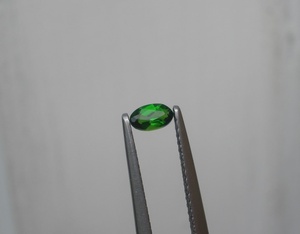 Diopsido Verde Cromado Ovalado, Gema Suelta Facetada de 5x3mm - Product Image 1