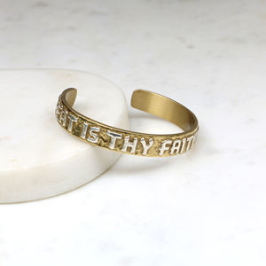 Brazalete de Latón Hecho a Mano - Joyería Religiosa Grabada con la Frase 'Gran es tu fidelidad' - Regalo Cristiano Inspirador para Ella o Él - Product Image 5