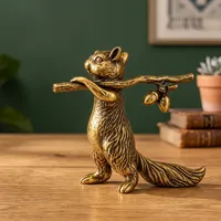 Statue d'écureuil en laiton artisanale avec branche d'arbre et gland, figurine d'animal détaillée, finition or antique, métal, faune sauvage
