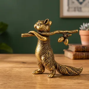 Estatua de Ardilla de Latón Hecha a Mano con Rama de Árbol y Bollo, Figura de Animal Detallada, Acabado en Oro Antiguo, Metal, Vida Silvestre - Product Image 6