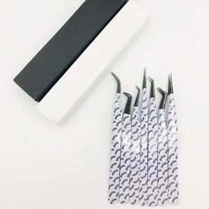 Pinzas de Precisión para Pestañas, para Colocación y Extracción de Pestañas Postizas, Diseño Ergonómico Antideslizante, Agarre Personalizado en Blanco y Negro - Product Image 2