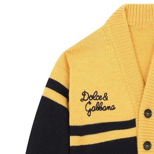 Cardigans unisexes personnalisés jaunes et noirs à col en V, manches longues, tricotés avec poches, logo brodé, automne-hiver, pour sororités et fraternités - Product Image 2