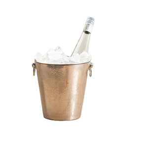 Cubo de hielo de acero inoxidable Diseño atractivo Acabado en plata Mango único Cubo de hielo de gran capacidad Vino Cerveza Cubo Enfriador Deco - Product Image 1