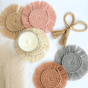 Ensemble de dessous-de-verre en macramé adorable - Tapis à tasses en coton fait main avec franges - Décoration de table neutre et cadeau de pendaison de crémaillère - Product Image 3