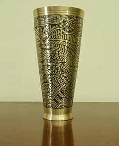 Vaso Patiala de Latón con Diseño Kalamkari Hecho a Mano, Vaso Tradicional para Lassi |   Vajilla Premium para Servir Leche, Jugo y Agua - Product Image 4