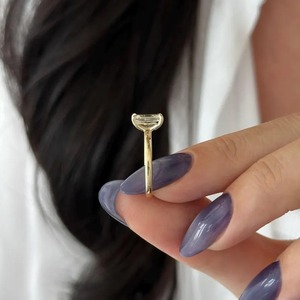 Anillo de Compromiso y Boda Solitario con Diamante Cultivado en Laboratorio, Corte Esmeralda, Diseño Elegante, Oro Amarillo de 18k, Ajuste Perfecto, Moderno, Certificado IGI - Product Image 2
