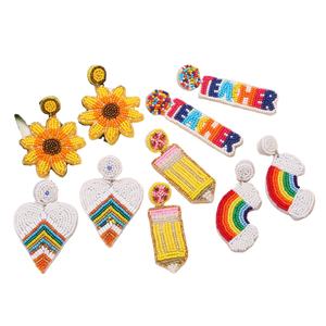 Boucles d'oreilles pendantes en perles de rocaille faites à la main en forme de crayon pour la Fête des Enseignants par MD HANDICRAFTS - Product Image 2