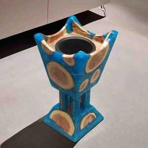 Brûleur d'encens arabe Mabkhara en bois luxueux orné de clous avec motifs circulaires dorés et support à quatre piliers pour le Bukhoor - Product Image 4