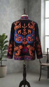 Chaqueta de Invierno para Mujer, Modelo Twin Feet, con Bordado Floral Negro, Cuello Mandarín, Terciopelo Suzani, Manga Larga, Resistente al Viento - Product Image 4