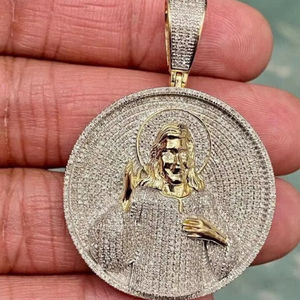 Colgante de Plata de Ley 925 con Rostro de Jesús de Moissanita Iced Out en Placa Redonda, Joyería Fina para Fiesta Religiosa - Product Image 1