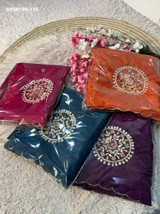 Colección Premium de Sarees y Conjuntos de Blusa de Seda Suave con Bordado Zardozi y Khatli para Festivales, Compra en Línea en India a Precio de Mayoreo - Product Image 6