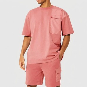 Nuevo Conjunto Coordinado para Hombre Color Rosa Polvoriento, Corte Holgado, Camiseta Transpirable, Pantalones Cortos con Bolsillos Tipo Cargo, Ropa Urbana de Verano - Product Image 1