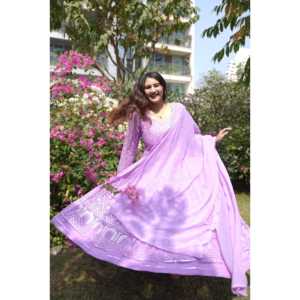 Ensemble de costume Anarkali modeste de créateur pour les fêtes avec un travail de broderie complexe en fil et séquence - Product Image 5