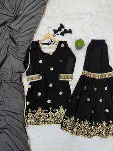 Conjunto Sharara de Georgette Negro Bordado con Dupatta y Adornos Florales Dorados, Traje Tradicional Étnico Indio para Bodas y Fiestas - Product Image 6
