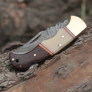 Couteau pliant en acier damas forgé à la main sur mesure avec manche en bois de rose et os - Product Image 3