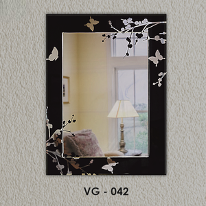 Espejo Decorativo de Pared sin Marco, de Vidrio Negro Impresionante, Adornado con un Intrincado Diseño en Forma de V - Product Image 4