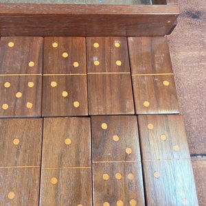Juego de Dominó Doble Seis de Madera de Colores ILAHI, 28 Piezas, Ecológico, Tallado y Grabado, Diseño Antiguo, Caja Rectangular Alta de Madera - Product Image 6