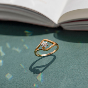 แหวนเพชรเลี้ยงในห้องปฏิบัติการรูปดอกไม้หมุนวน - Product Image 5