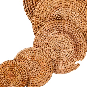 Sous-verres en rotin tressé, fabrication artisanale vietnamienne, décoration et cadeau de fête, style classique floral TUYET DUNG - Product Image 1