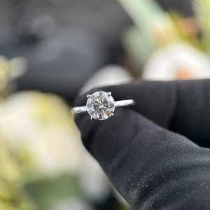 Anillo de Compromiso Solitario con Diamante Cultivado en Laboratorio de 2 Quilates, Corte Brillante, Oro Blanco de 14K, Bañado en Rodio, Color E, Certificado IGI, Clásico - Product Image 3