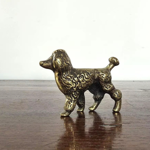 Statue de chien en laiton artisanale, pièce maîtresse pour la décoration intérieure moderne, pièce d'appoint pour table basse ou étagère - Product Image 1