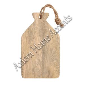 Planche à fromage élégante en résine avec surface en bois, parfaite pour hacher les légumes et servir par Axiom Home Accents - Product Image 3