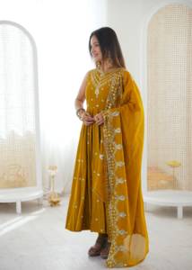 Vestido Anarkali de seda romana con bordado de diseñador y lentejuelas, con falda y dupatta, completamente cosido, listo para usar. - Product Image 4