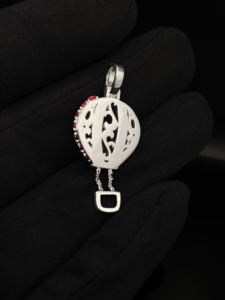 Pendentif Charme Grand Couronne Ice Drip en Alliage Plaqué Rhodium Argenté avec Diamants pour Homme et Unisexe, Collection Ice Legacy - Product Image 3