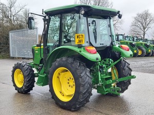 Tractor John Deere 5050E de 50HP, 4x4, para Agricultura, con Motor Diésel, Dirección Asistida, Calidad de Exportación a Precio Competitivo, Suministro de Fábrica - Product Image 3