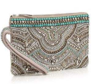 Pochette élégante brodée de perles de rocaille, motif floral artisanal complexe, perles petites et cousues à la main - Product Image 4