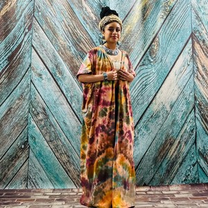 Nouvelle Collection 2025 – Kimono Robe Tie-Dye Fait Main Bandeau 1 Pièce – Tenue de Plage Bohème Coupe Classique Écoresponsable pour Vacances d'Été Femme - Product Image 1