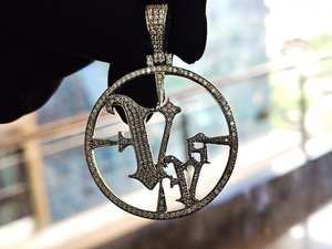 จี้เพชรโมอิสซาไนต์ VVS หรูหรา พร้อมโลโก้ เงินแท้ 925 สลักชื่อหรืออักษรย่อได้ ผ่านการทดสอบเพชรโดย GCI & IDGL รับรองคุณภาพ - Product Image 6