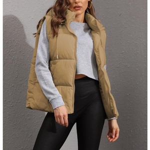 Chaleco Acolchado con Capucha para Mujer, Diseño ODM, Color Sólido, Cierre de Cremallera, Ropa Exterior Informal, Relleno de Poliéster, Largo Regular, Superventas - Product Image 1