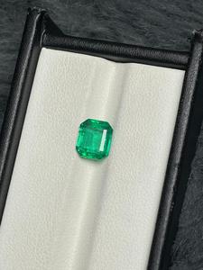 Émeraude naturelle de Zambie, forme octogonale ovale, véritable pierre précieuse verte intense pour la fabrication de bijoux - Product Image 2