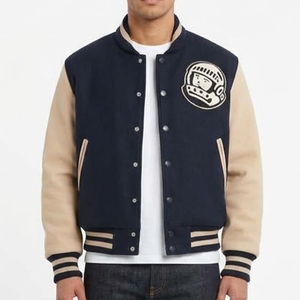 Chaqueta Varsity Personalizada al por Mayor para Hombre, Color Azul Marino y Beige, con Parche de Astronauta, Cuello Alto, Cierre de un Solo Botón, para Otoño - Product Image 1