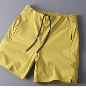 Shorts Bermuda pour homme, couleur jaune unie, séchage rapide, avec cordon de serrage, poches zippées, vêtements décontractés pour l'extérieur - Product Image 1