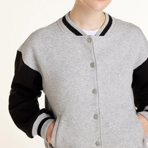 Veste universitaire unisexe gris et noir, style color block, longueur standard, fermeture boutonnée, style décontracté, matière polaire, pour l'automne - Product Image 5