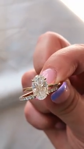 Bague de fiançailles de luxe ovale pour femme, diamant de laboratoire certifié IGI, en or massif 14 carats, avec bande torsadée croisée, pour mariage - Product Image 2