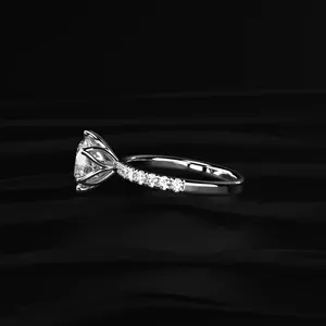 Bague florale solitaire à taille ronde de laboratoire avec bande pavée, plaquée or, bague de mariage de luxe certifiée IGI, clarté VVS-VS - Product Image 5