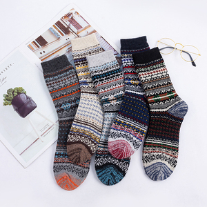 Calcetines de lana 100% personalizados al por mayor, calcetines de invierno de lana, diseño colorido, calcetines gráficos de algodón para hombre y mujer - Product Image 2