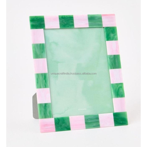 Cadre photo en bois artisanal Unique Craft India, écologique, à carreaux pastel, avec incrustation de résine verte et rose, élégant et moderne, pour la maison - Product Image 1