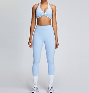 Conjunto de sujetador deportivo halter con diseño cruzado en la parte delantera, color verde menta, cintura media elástica, sin costuras, 2 piezas, a cuadros, transpirable, ecológico, para fitness. - Product Image 2